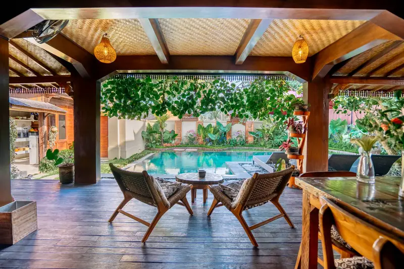 Rumah Elfi: dining terrace by the pool