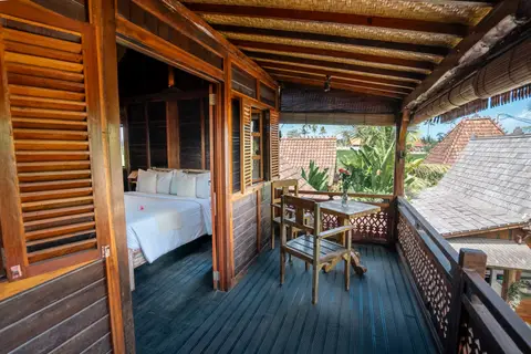 Rumah Elfi: third bedroom with a balcony