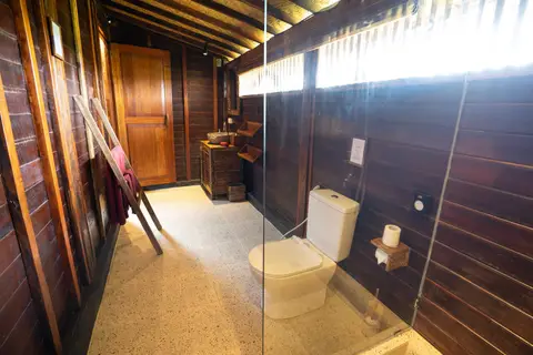 Rumah Elfi: shower and toilet in the third bathroom