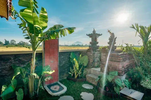 Joglo Hati: Balinese shrine in the garden facing the rice fields