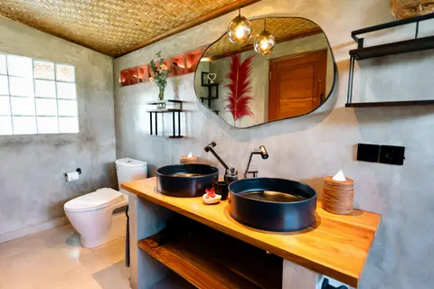 Joglo Hati: Arak bathroom with a mirror and black washbasin