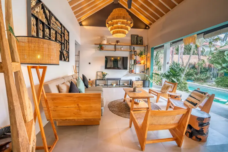 Villa Mint Satu: bright living room with a green wall