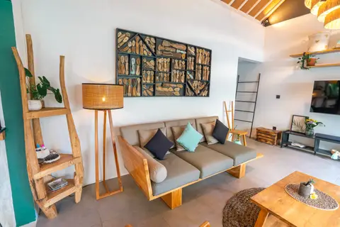 Villa Mint Satu: seating area with wall art