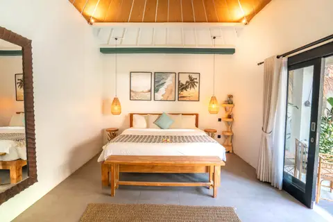Villa Mint Satu: first bedroom with a double bed