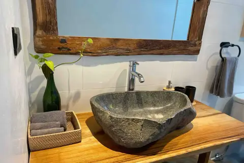 Villa Mint Satu: stone washbasin in the first bathroom