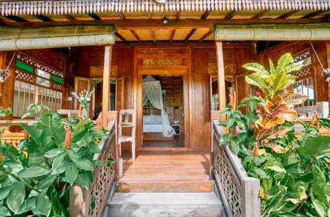 Rumah Richard: veranda of the first cottage