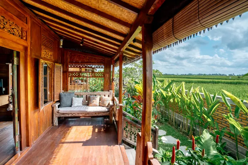 Rumah Richard: veranda with a daybed facing the rice fields