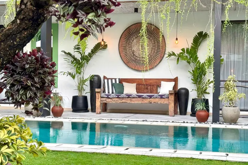 Villa Mint Dua: pool in front of the terrace with a daybed