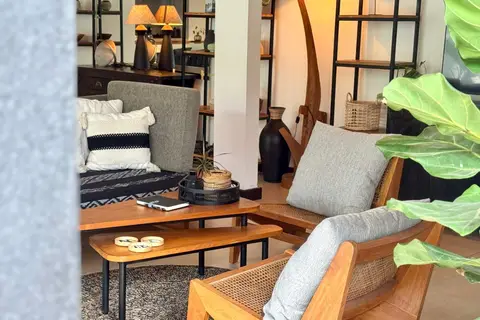 Villa Mint Dua: sofa corner with cushions
