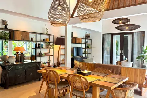 Villa Mint Dua: dining table and living area