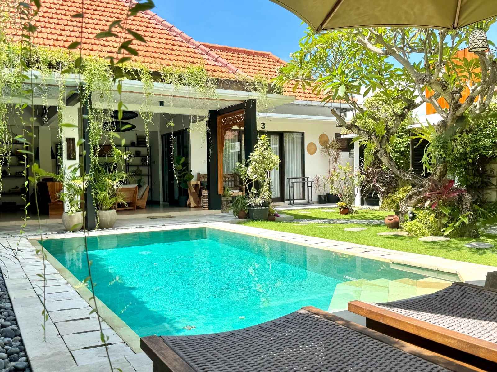 Villa Mint Dua: pool in front of the villa