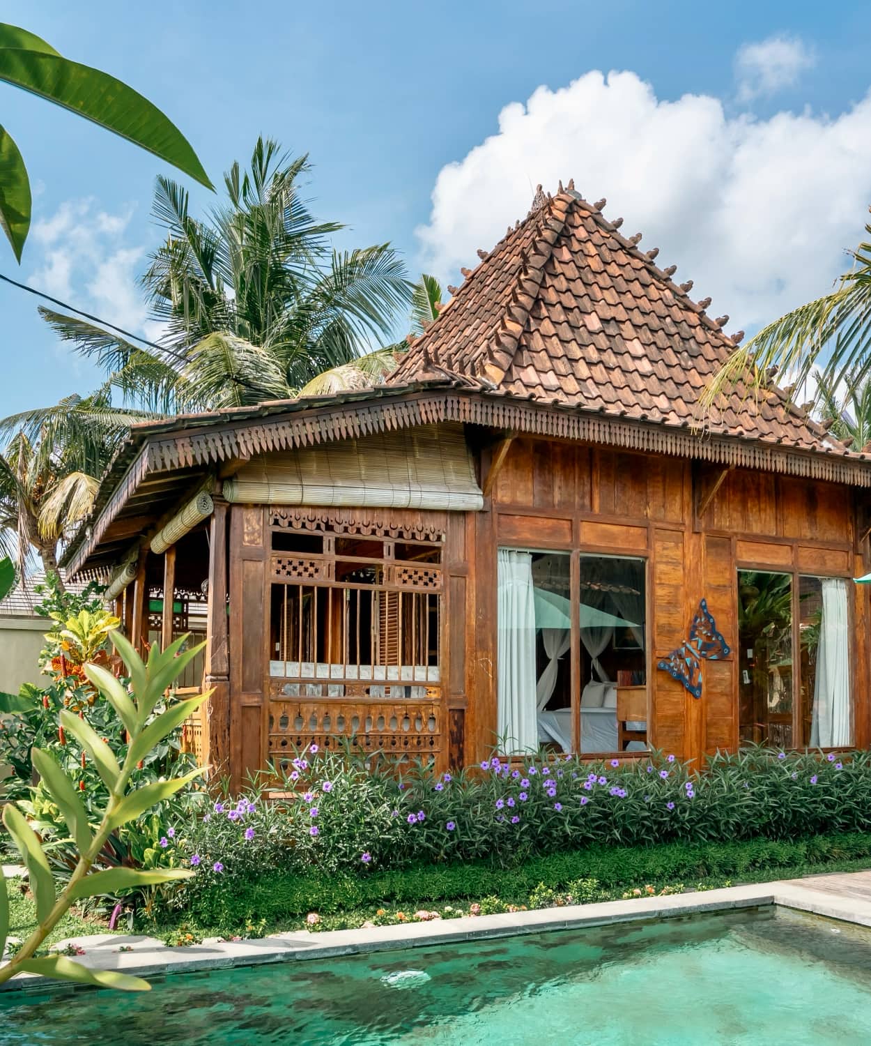 Rumah Richard: wooden cottage with a Balinese roof
